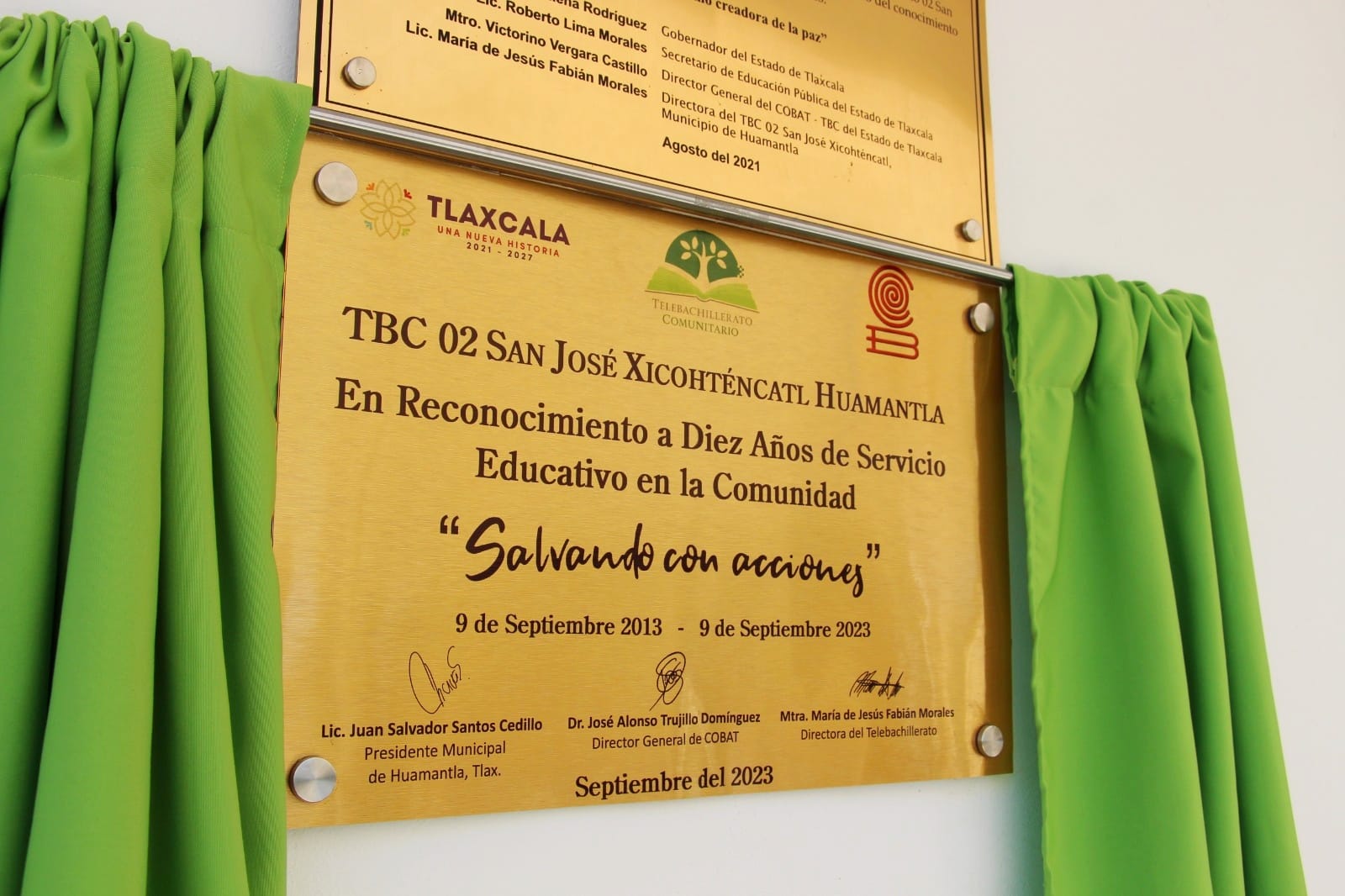 Celebra Ayuntamiento de Huamantla el aniversario de dos instituciones educativas